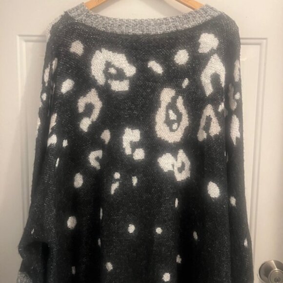 Oversized Sweater - Picture 6 of 9